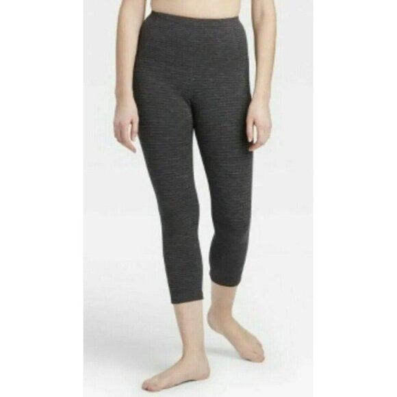 ALL in Motion™ Women's Contour Power Waist Textured Capri Leggings Black, XS - Picture 1 of 3